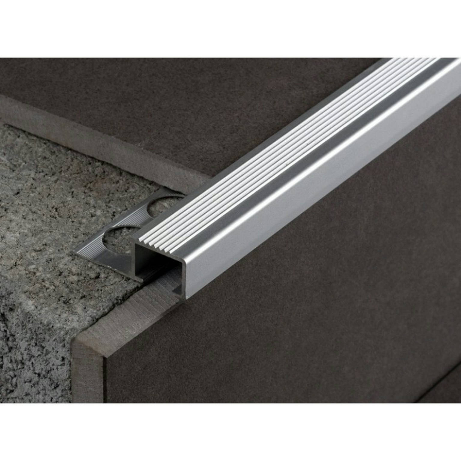EUROSHRINK PELDAÑO ALUMINIO 208A PLATA MATE 13mm | Galería Viterra